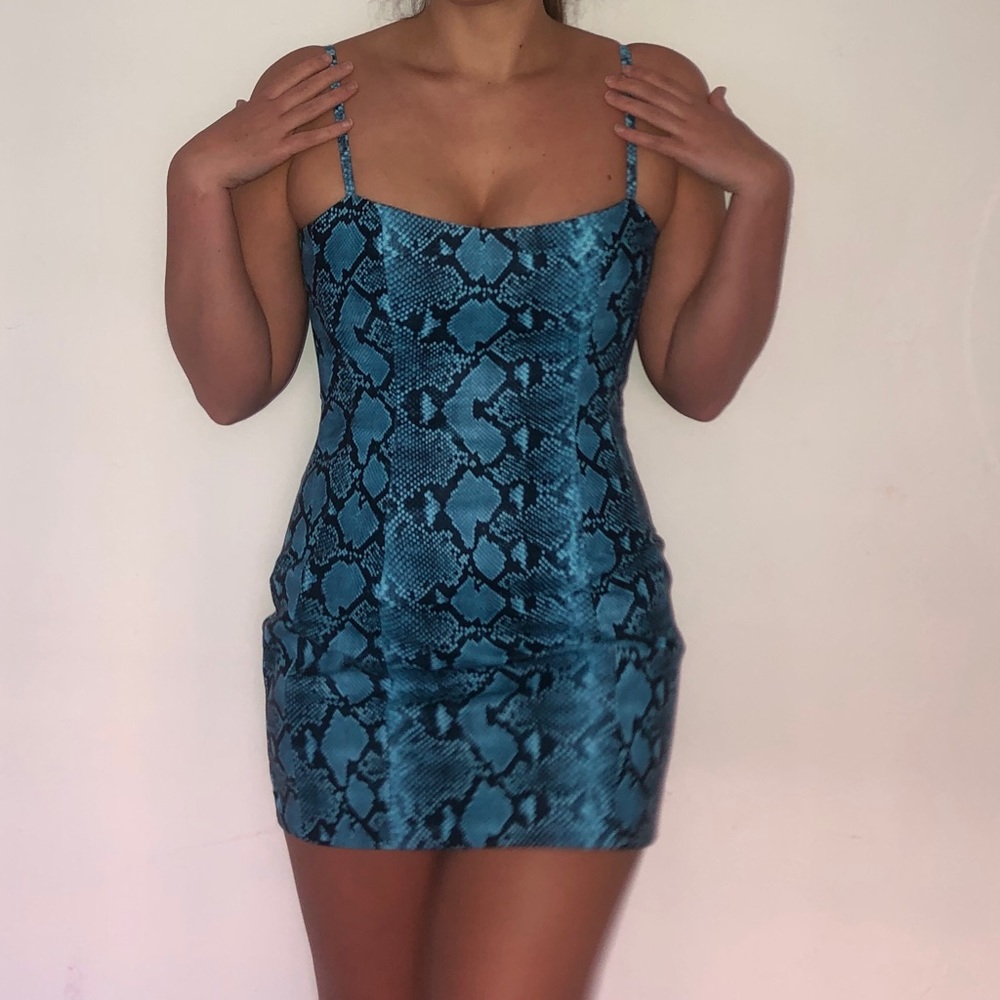 Blue snakeskin bodycon dress - Pretty Little Thing